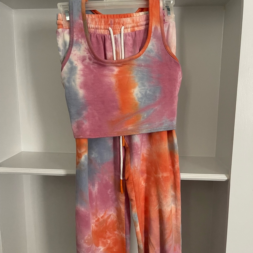 Cute comfy tye dye lounge set (Never been worn!)
